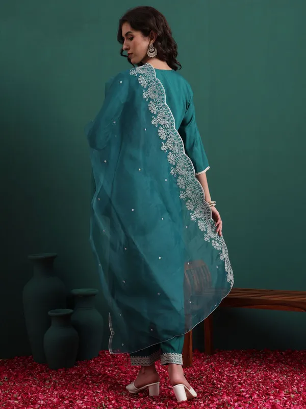 Women's_Silk_Blend_Embroidery_Straight_Kurta_Pant_With_Dupatta