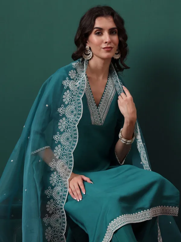 Women's_Silk_Blend_Embroidery_Straight_Kurta_Pant_With_Dupatta