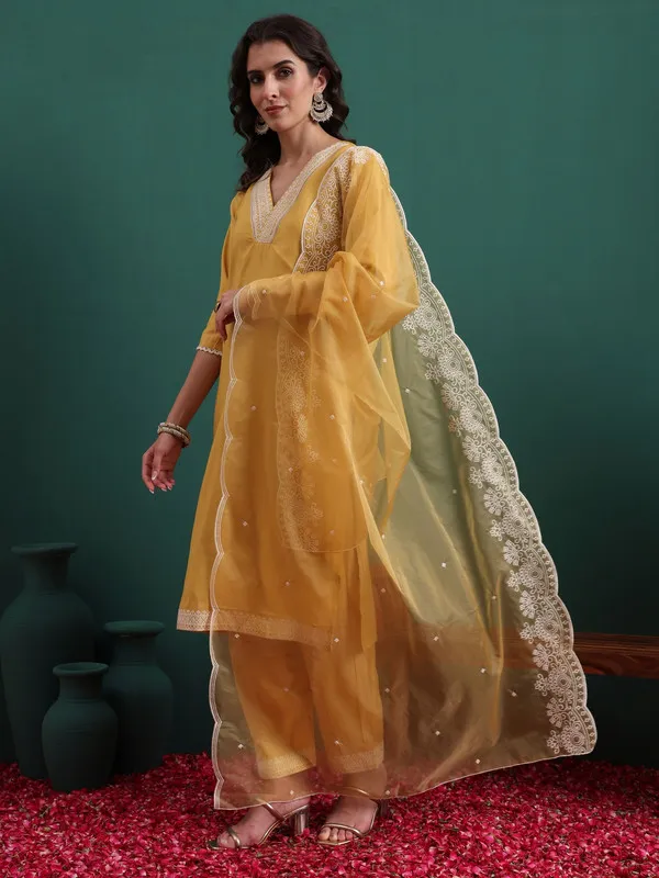 Women's_Silk_Blend_Embroidery_Straight_Kurta_Pant_With_Dupatta
