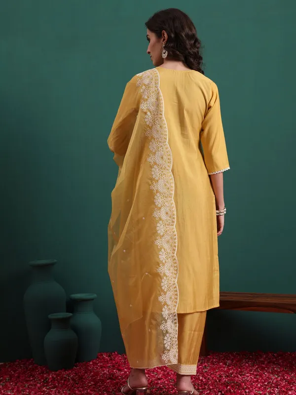 Women's_Silk_Blend_Embroidery_Straight_Kurta_Pant_With_Dupatta