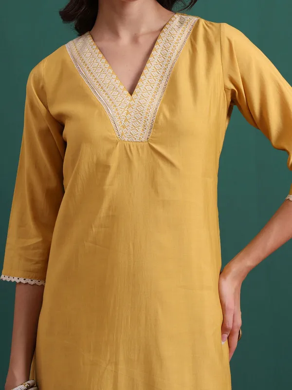 Womens_Silk_Blend_Embroidery_Straight_Kurta_Pant_With_Dupatta