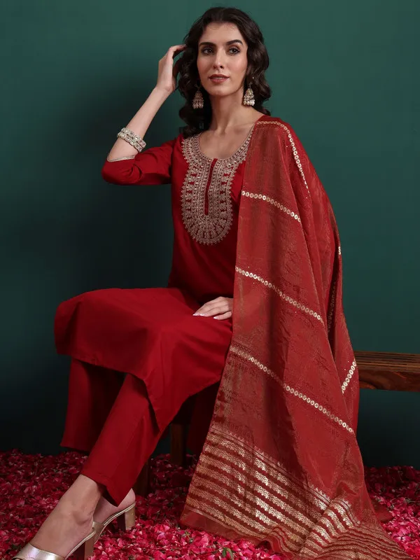 Women's_Viscose_Embroidery_Straight_Kurta_Pant_With_Dupatta