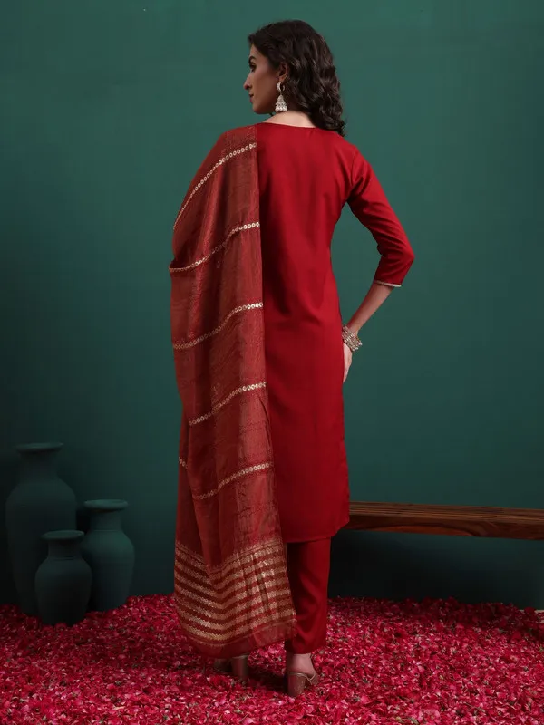 Women's_Viscose_Embroidery_Straight_Kurta_Pant_With_Dupatta