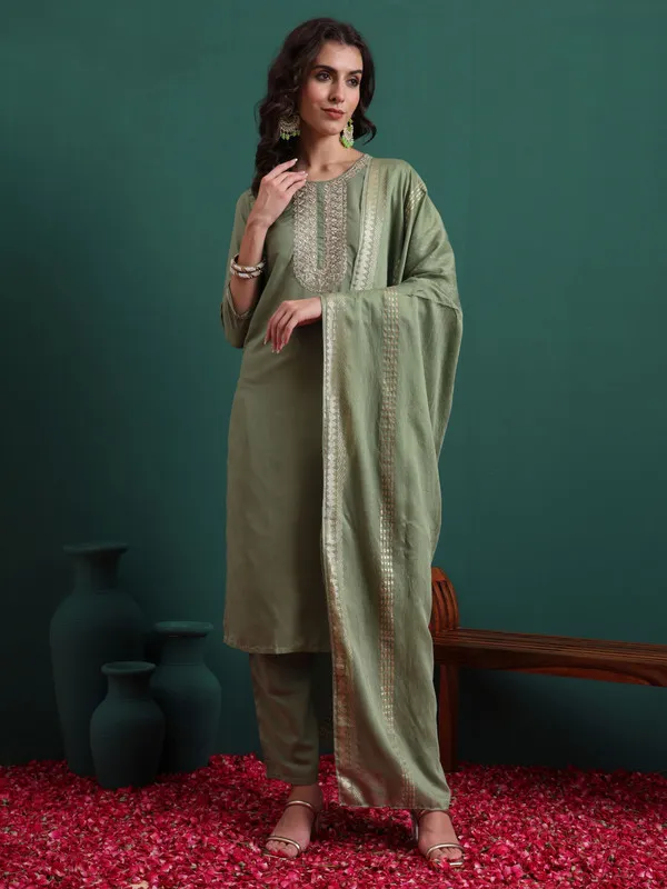 Women's_Viscose_Embroidery_Straight_Kurta_Pant_With_Dupatta