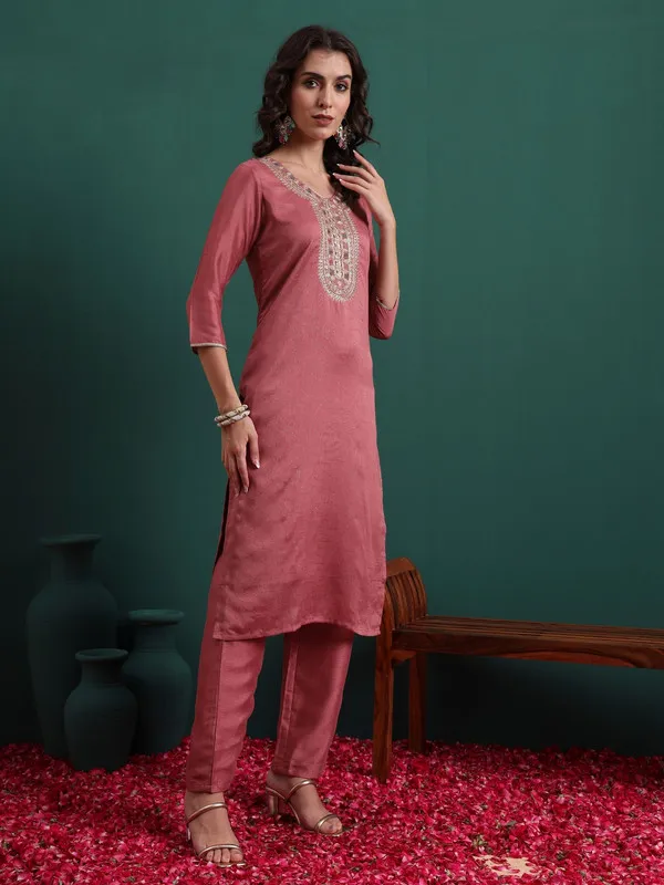 Women's_Silk_Blend_Embroidery_Straight_Kurta_Pant_With_Dupatta