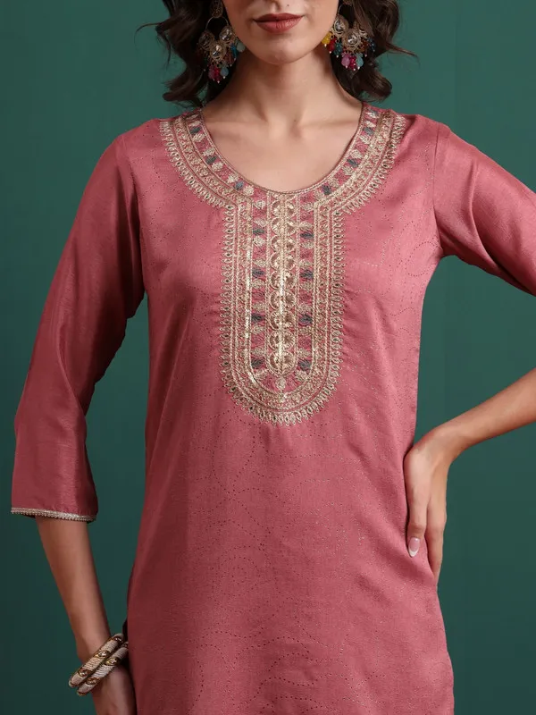 Womens_Silk_Blend_Embroidery_Straight_Kurta_Pant_With_Dupatta