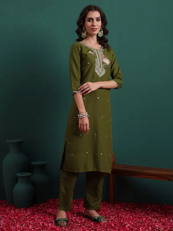 Women's_Viscose_Embroidery_Straight_Kurta_Pant_With_Dupatta