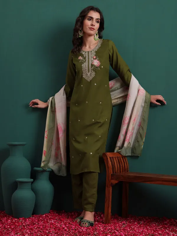 Womens_Viscose_Embroidery_Straight_Kurta_Pant_With_Dupatta