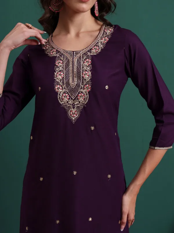 Womens_Viscose_Embroidery_Straight_Kurta_Pant_With_Dupatta