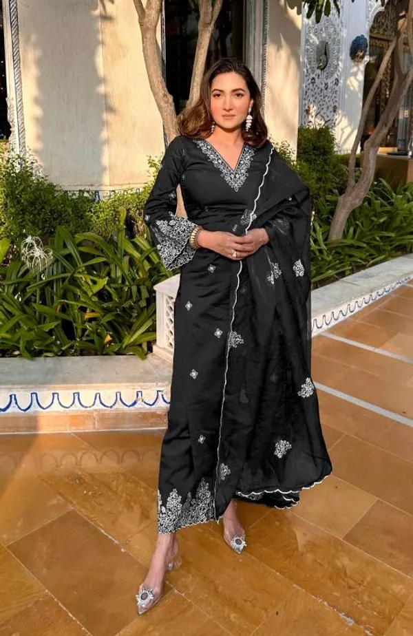 Women's_Viscose_Chanderi_Embroidered_Straight_Kurta_Pant_With_Dupatta