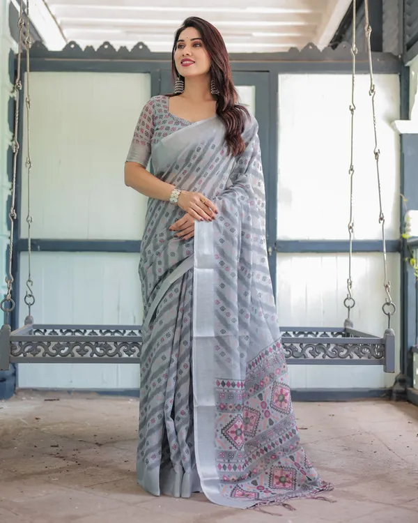 Grey_Linen_Cotton_Diagonal_Geometric_Print__Saree_with_Unstitched_Blouse