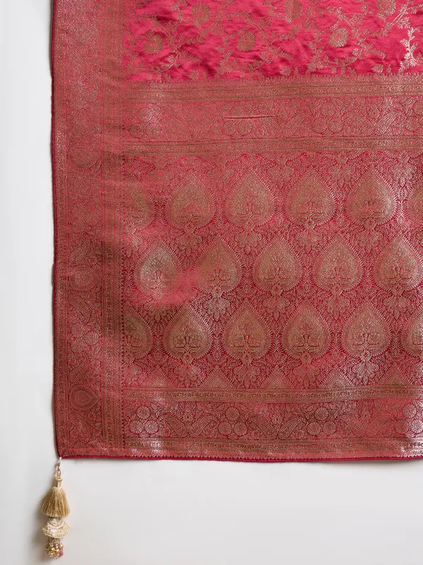 Red_Satin_Woven_Floral_Saree_For_Women