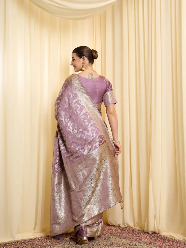 Lavender_Satin_Woven_Floral_Saree_For_Women