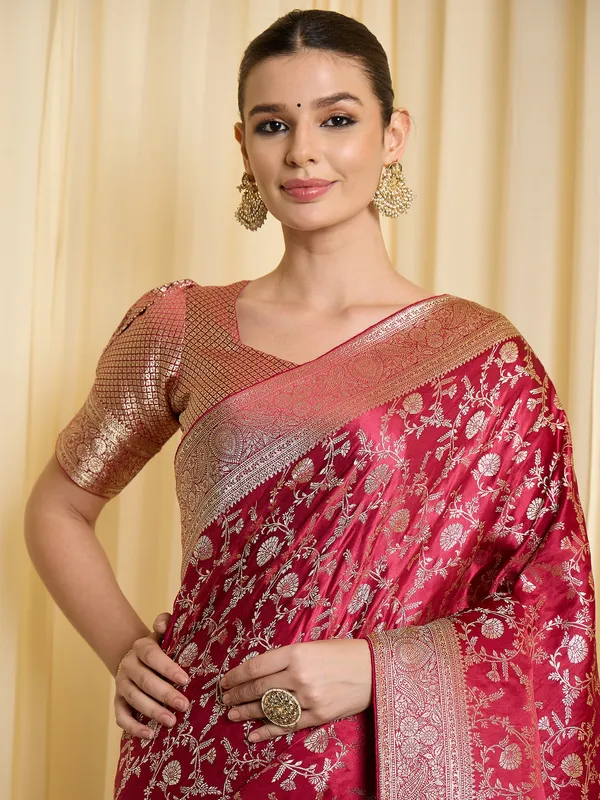 Red_Satin_Woven_Floral_Saree_For_Women