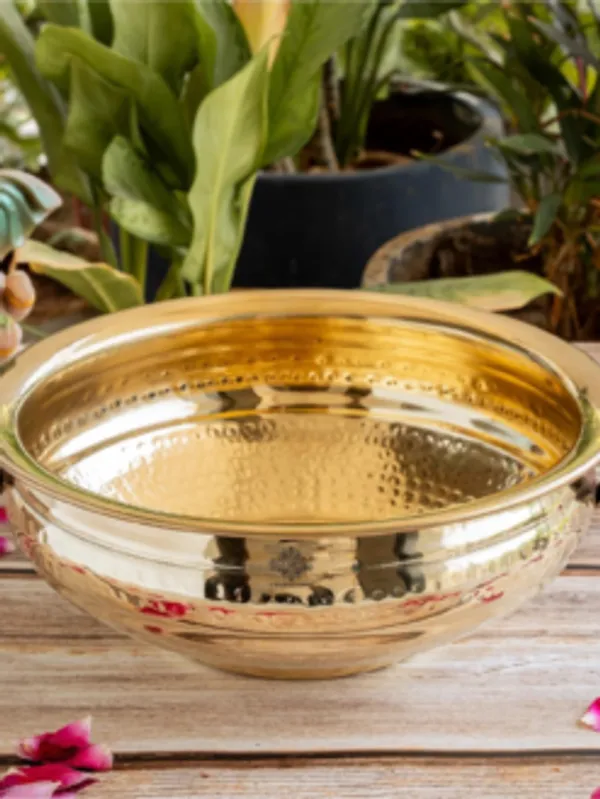 Brass_Traditional_Urli_Bowl_With_Handles_For_Floating_Flowers
