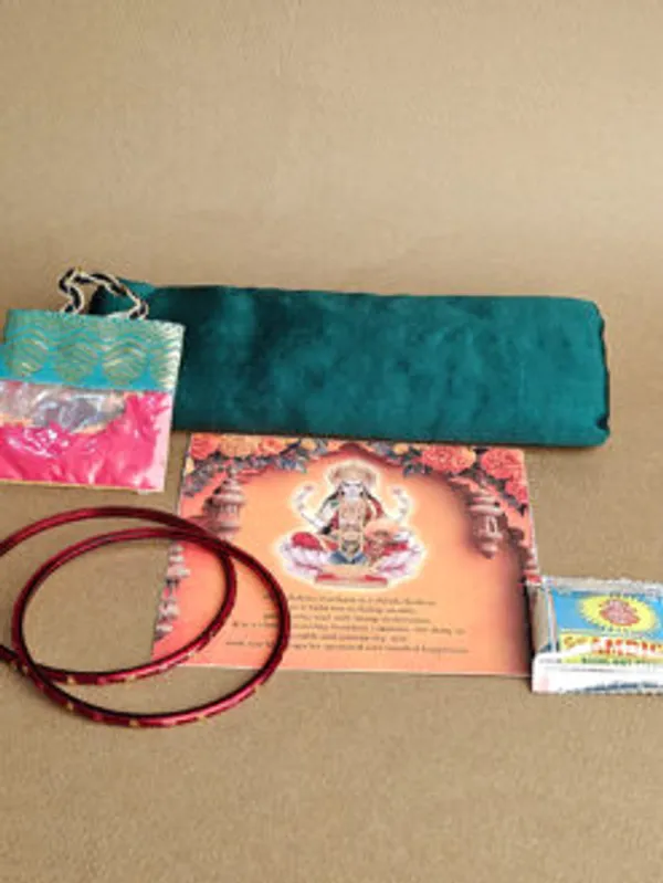 Pichwai_Metal_Tray_6_Inch_Gift_Hamper