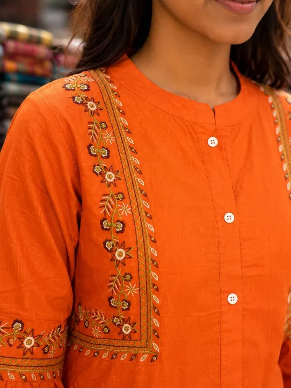 Orange_Textured_Embroidered_Straight_Kurta_For_Women