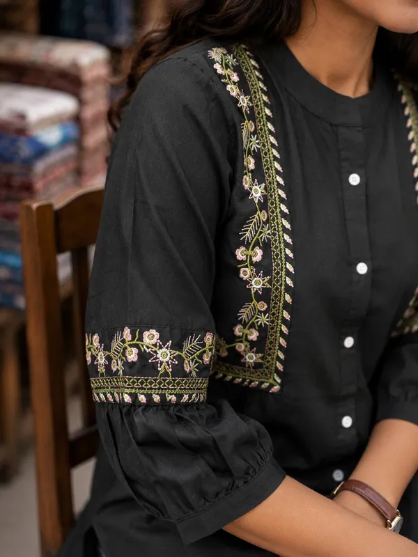 Black_Embroidered_Straight_Fit_Kurti_for_Women