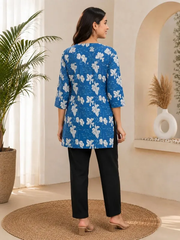 Blue_Floral_Print_Straight_Kurta_For_Women