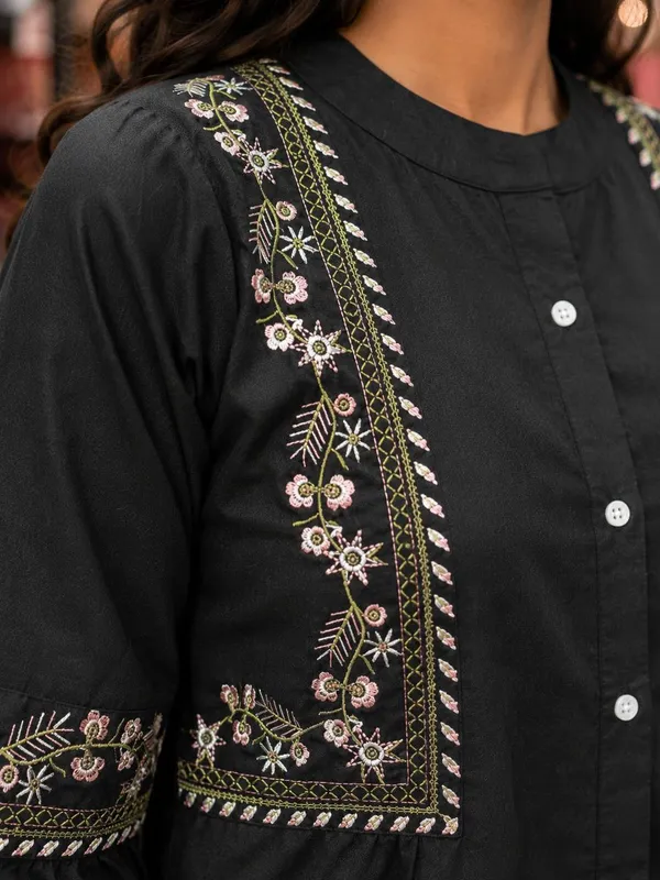 Black_Embroidered_Straight_Fit_Kurti_for_Women