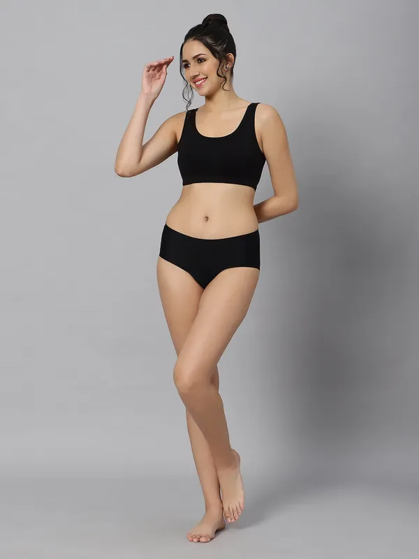Bluenixie_Bn3014_Sproty_Slip_On_Medium_Impact_Sports_Bra_Lounge_Bra_Black