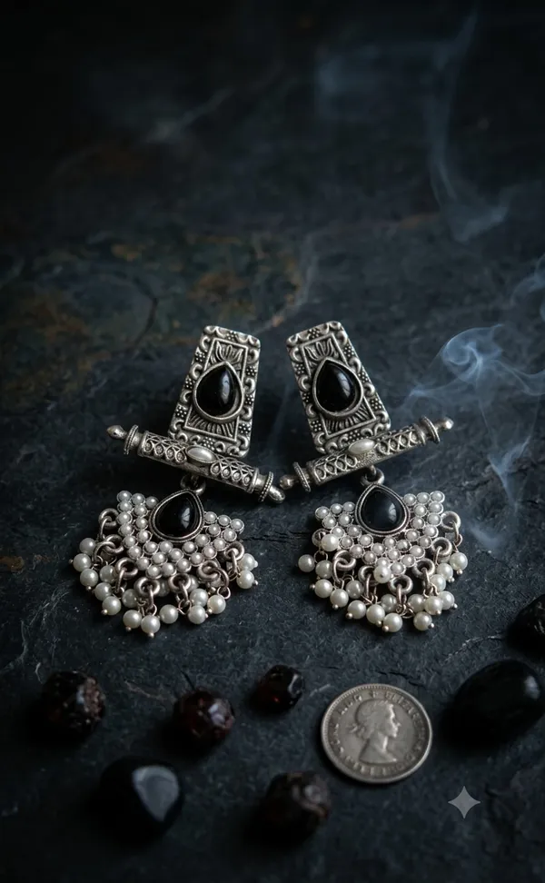 Silver_Oxidised_Stone_Studded_Jhumka_Earrings_for_Women