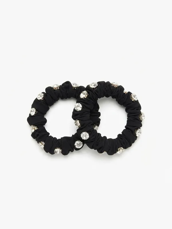 Black_Studded_Fabric_Scrunchie_For_Women