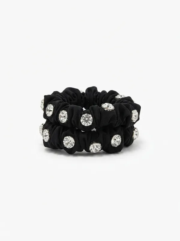Black_Studded_Fabric_Scrunchie_For_Women