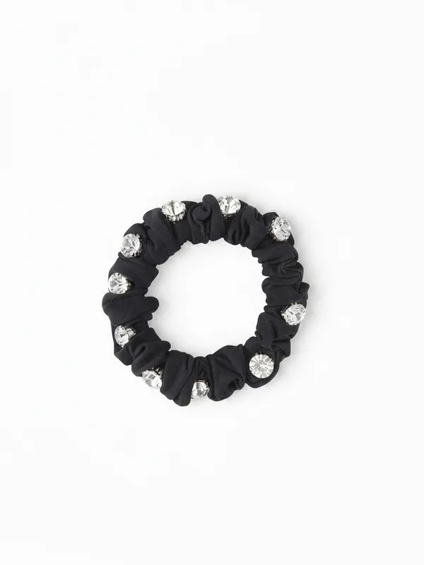 Black_Studded_Fabric_Scrunchie_For_Women