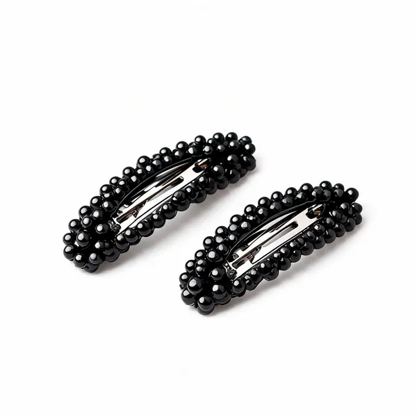 Black_Metal_Studded_Alligator_Clip_For_Women