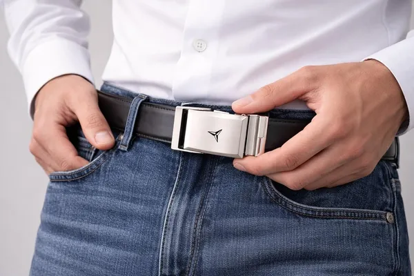 Black_Faux_Leather_Reversible_Twist_Buckle_Belt_For_Men