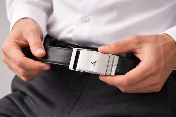 Black_Faux_Leather_Reversible_Twist_Buckle_Belt_For_Men