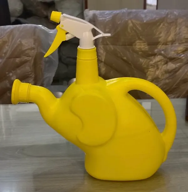 Yellow_Plastic_Watering_Can_With_Spray_Nozzle