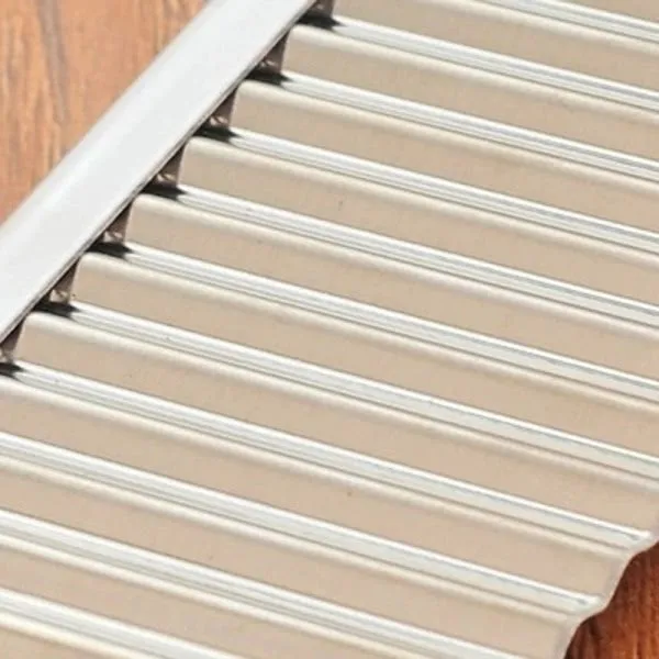 Metal_Ribbed_Grill_Pan_With_Black_Handle