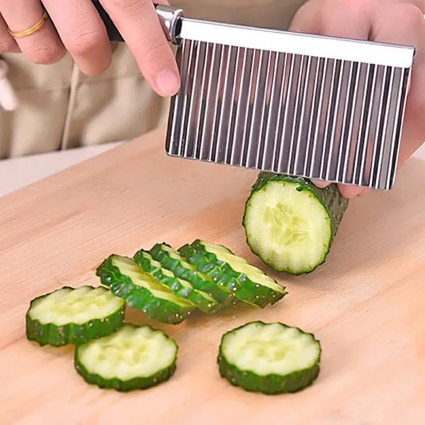 Metal_Ribbed_Grill_Pan_With_Black_Handle