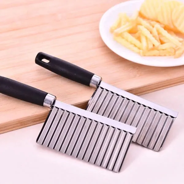 Metal_Ribbed_Grill_Pan_With_Black_Handle