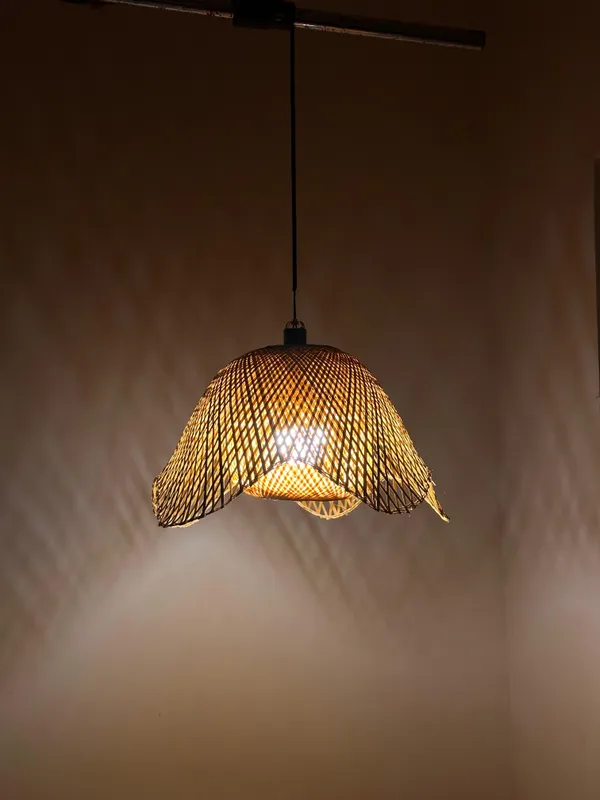 Bamboo_Woven_Scalloped_Pendant_Light