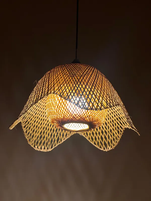 Bamboo_Woven_Scalloped_Pendant_Light