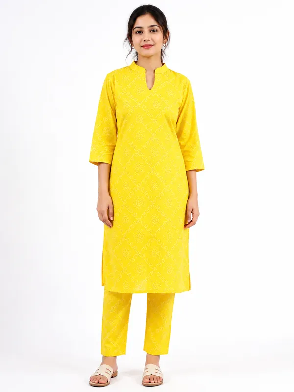 Women_S_Yellow_Printed_Kurta_Pant_Set_With_Mandarin_Collar_3_4_Sleeves