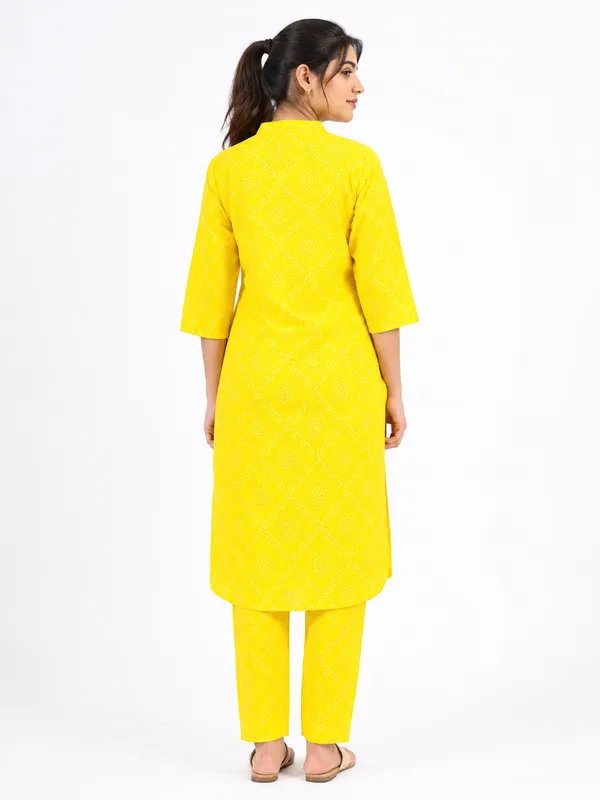 Women_S_Yellow_Printed_Kurta_Pant_Set_With_Mandarin_Collar_3_4_Sleeves