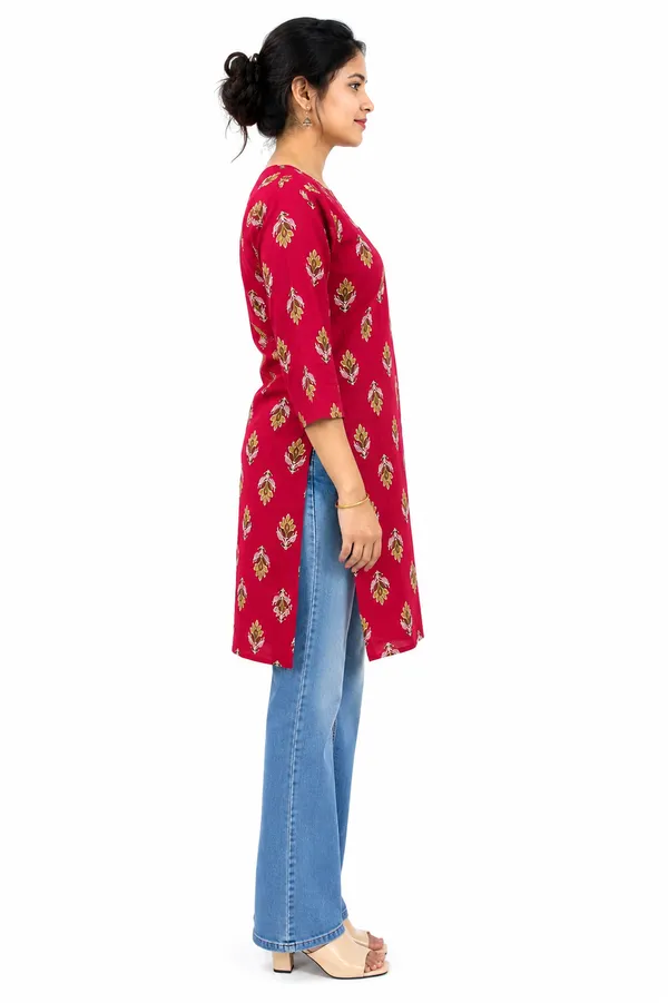 Women_S_Maroon_Printed_Straight_Kurti_With_Round_Neck_3_4_Sleeves