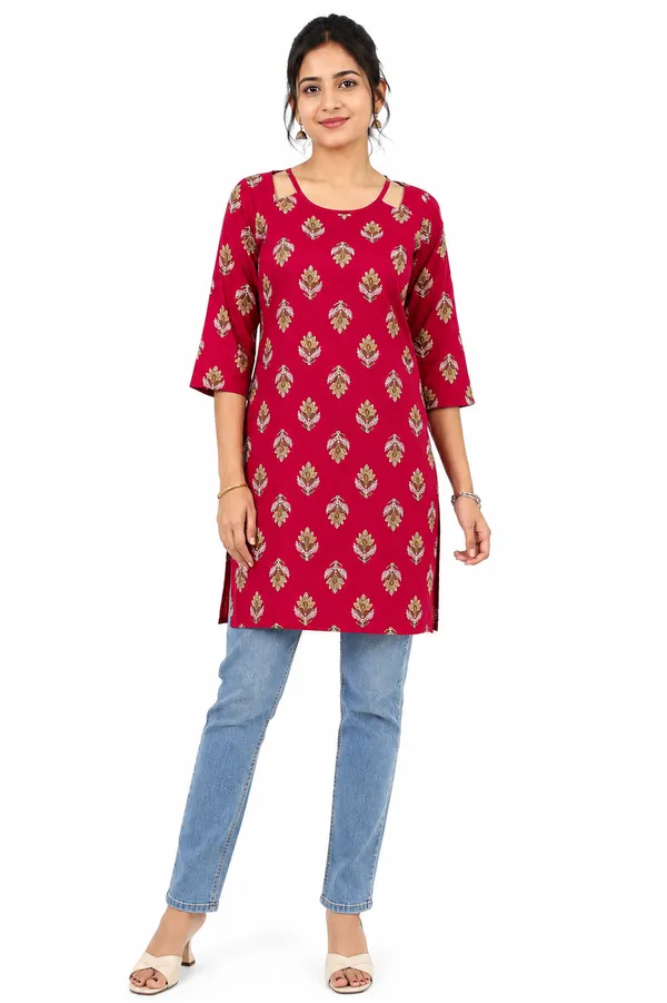Women_S_Maroon_Printed_Straight_Kurti_With_Round_Neck_3_4_Sleeves