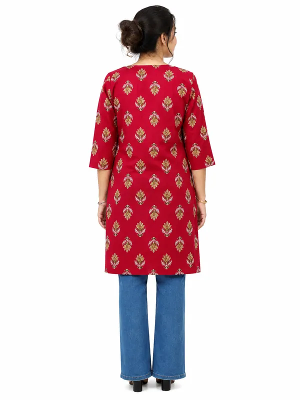 Women_S_Maroon_Printed_Straight_Kurti_With_Round_Neck_3_4_Sleeves