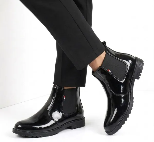 EVICTA_Evicta_Patent_Leather_Lightweaight_Trendy_Walking_zip_chalsea_boot_Boots_For_Men_(Black_,_7)
