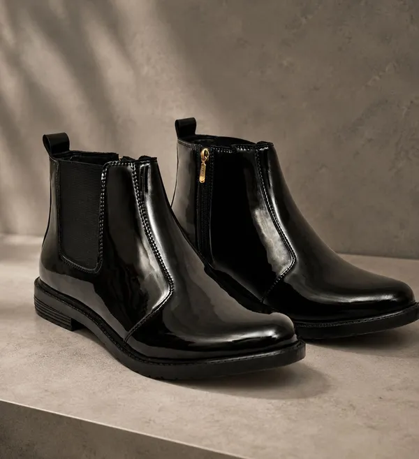 EVICTA_Evicta_Patent_Leather_Lightweaight_Trendy_Walking_zip_chalsea_boot_Boots_For_Men_(Black_,_6)