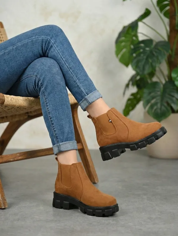 EVICTA_Women's_Chelsea_Boots_|_Sleek_Everyday_Style_Boots_For_Women_Boots_For_Women_(Beige_,_5)