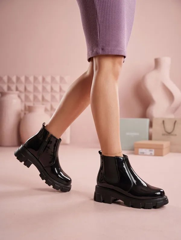 EVICTA_Women's_Chelsea_Boots_|_Sleek_Everyday_Style_Boots_For_Women_Boots_For_Women_(Black_,_7)