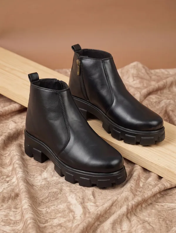 EVICTA_Women's_Chelsea_Boots_|_Sleek_Everyday_Style_Boots_For_Women_Boots_For_Women_(Black_,_4)