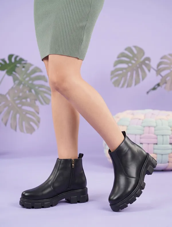 EVICTA_Women's_Chelsea_Boots_|_Sleek_Everyday_Style_Boots_For_Women_Boots_For_Women_(Black_,_4)