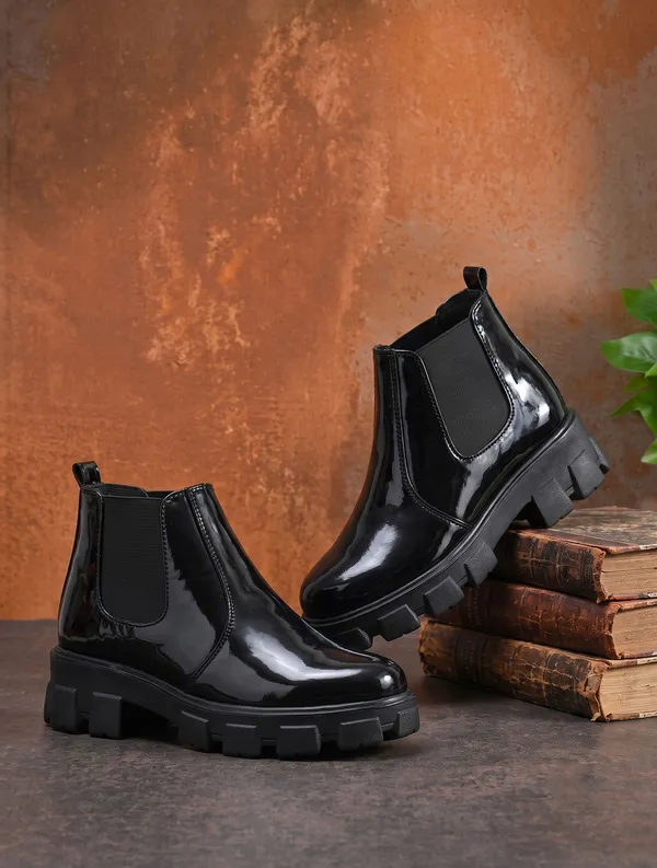 EVICTA_Women's_Chelsea_Boots_|_Sleek_Everyday_Style_Boots_For_Women_Boots_For_Women_(Black_,_4)